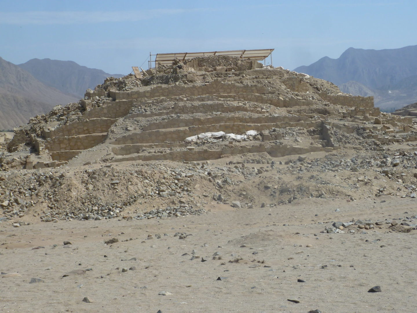 Uralte Pyramiden in Caral