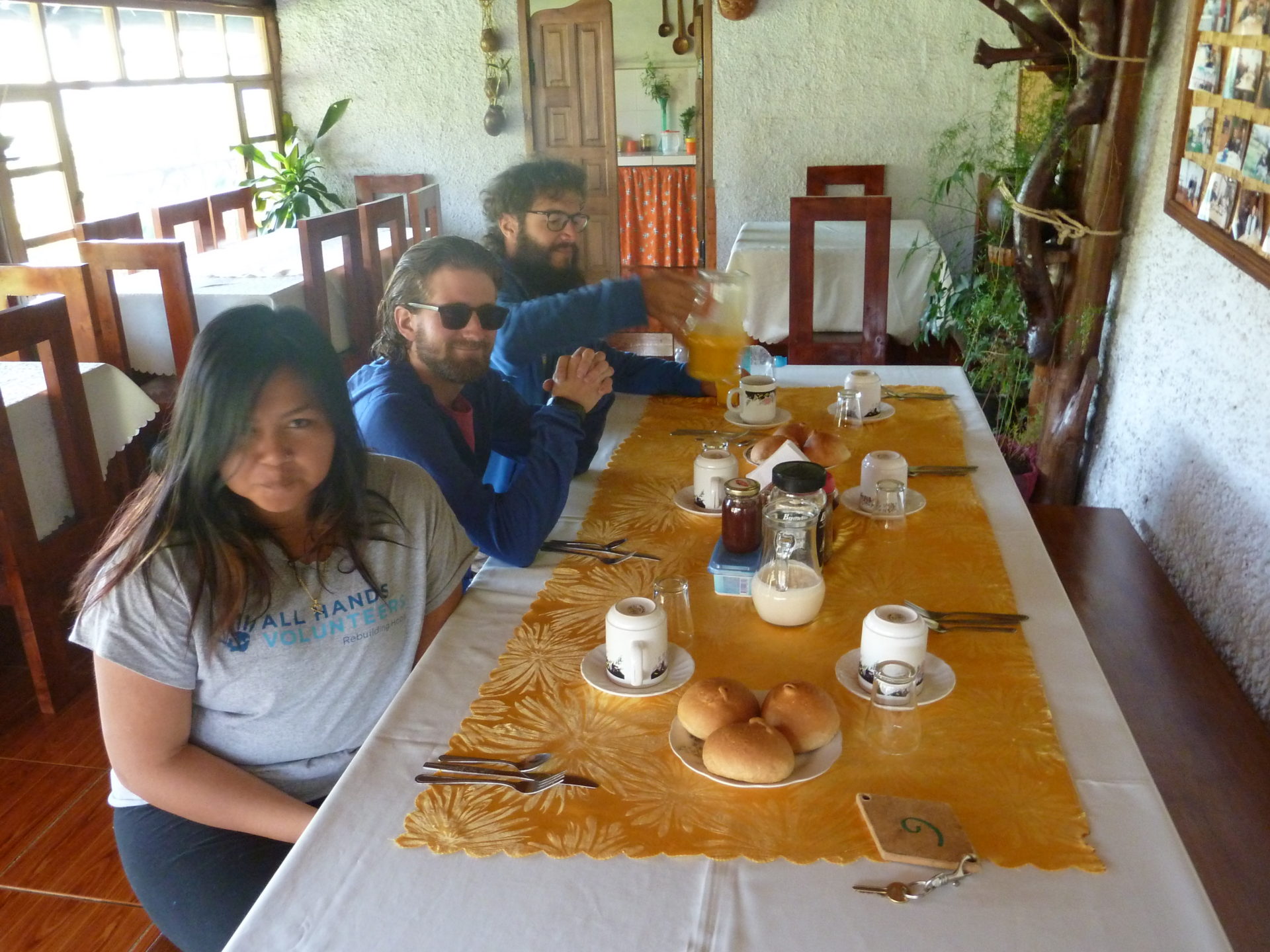 Frühstück im Hostel Taita Cristobal