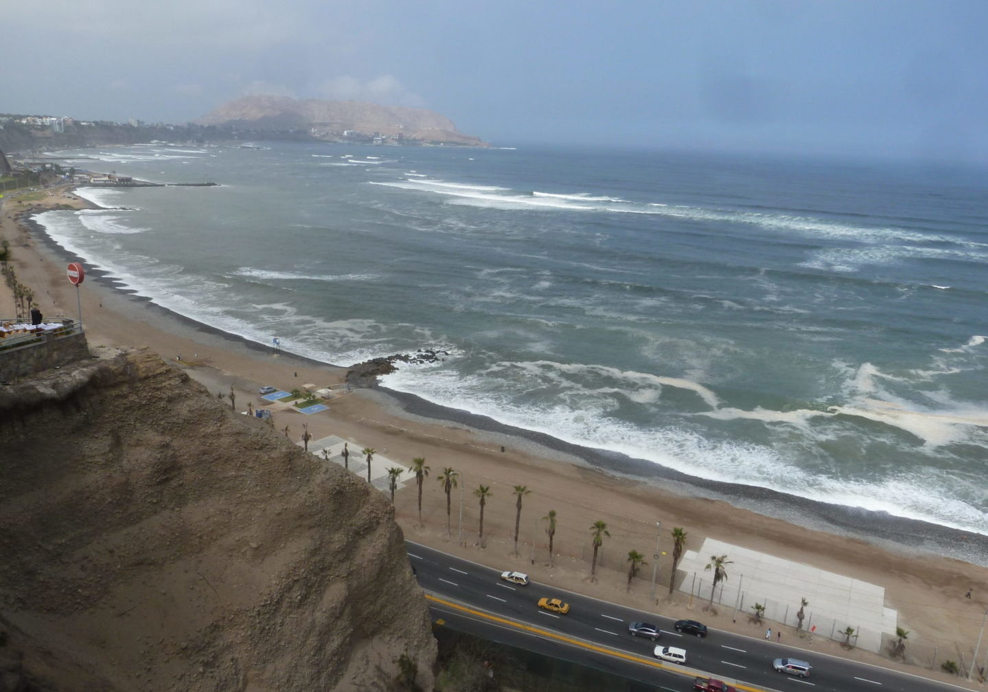 Limas schroffe Pazifikküste